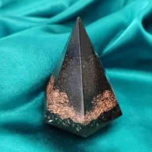 Snažna zaštita, šestougaona piramida 5x7cm sa većim procentom crnog turmalina