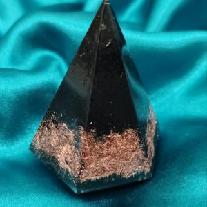 Snažna zaštita, šestougaona piramida 5x7cm sa većim procentom crnog turmalina
