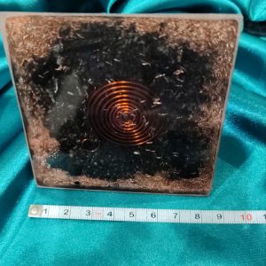 Životna sila, vitalnost i snaga, Piramida 8×8 sa tigrovim okom, karneolom i crvenim jaspisom