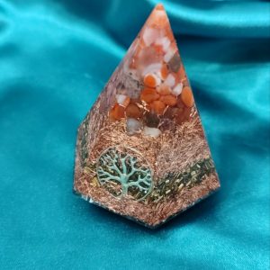 Vitalnost, energija, životna snaga. Šestougaona piramida 5×7 cm sa karneolom