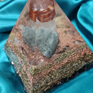 Kijanit piramida za grlenu čakru