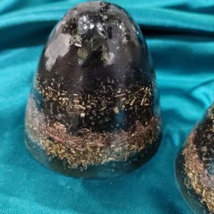 Kupa sa više crnog turmalina i gorskog kristala, 8x8cm