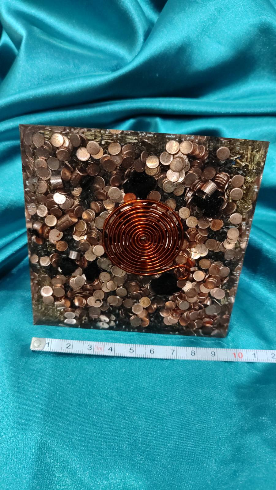 Grlena čakra, štitna žlezda, moć govora. Piramida sa sodalitom 9,5x9,5 cm - Image 2