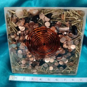 Mir, stabilnost, regeneracija, Piramida 8×8 cm sa Drvetom života