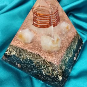 Energija uspeha, izobilja i rasta. Piramida 9,5×9,5 sa citrinom