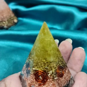 Materijalno obilje, Šestougaona piramida sa Citrinom u vrhu (5 x 7 cm)