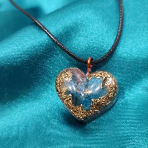 Grlena čakra, govor. Lični orgonit srculence sa plavim apatitom