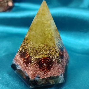 Materijalno obilje, Šestougaona piramida sa Citrinom u vrhu (5 x 7 cm)