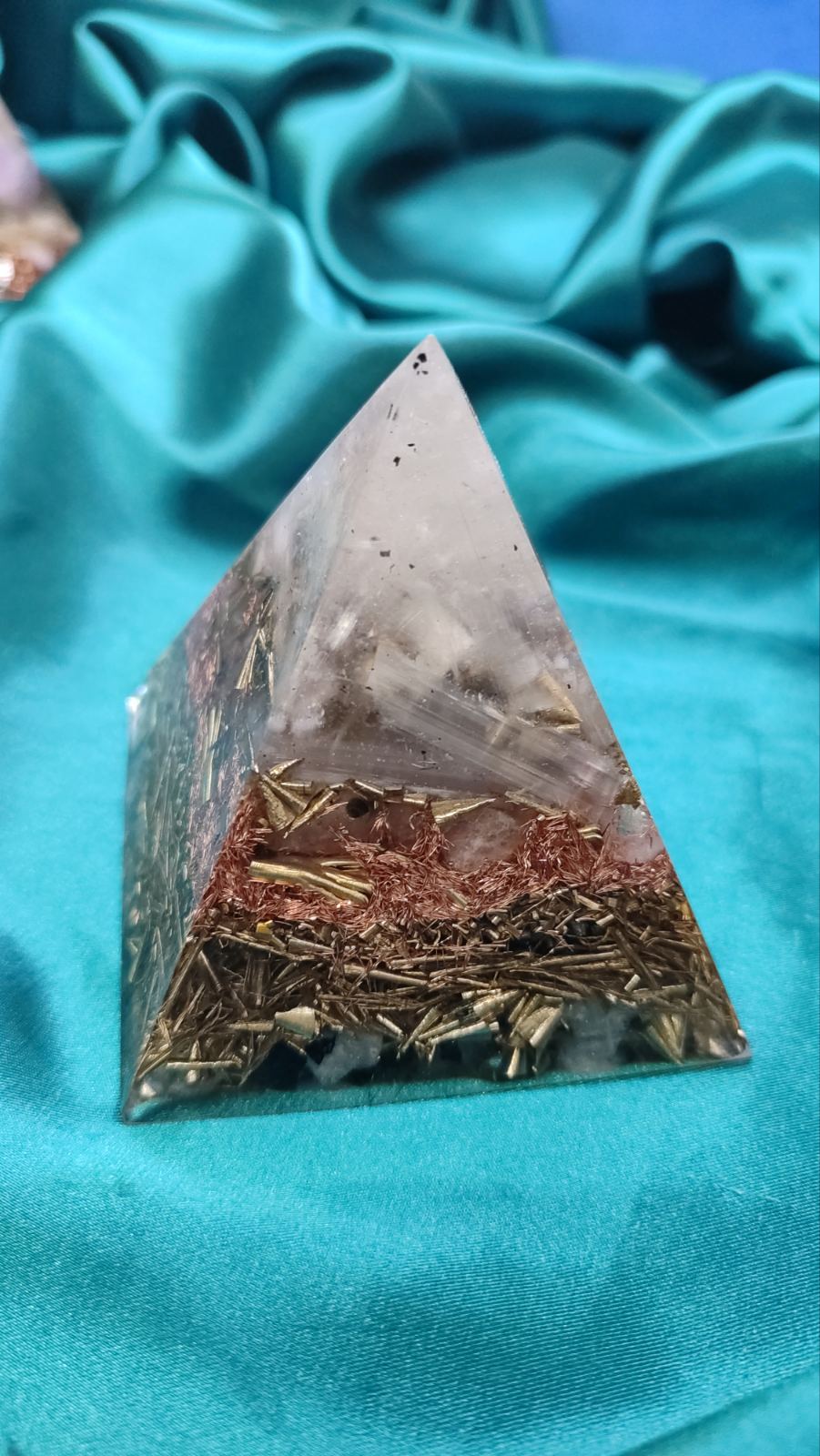 Čistota, svetlost, viši nivoi svesti. Selenit piramida 7,5x7,5 - Image 3