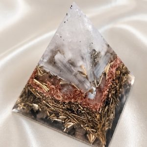 Čistota, svetlost, viši nivoi svesti. Selenit piramida 7,5×7,5