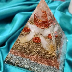 Svetlost obilja, piramida 10,5x10x5 cm sa citrinom
