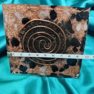 Ametist piramida Mir, harmonija, blagostanje, 9,5 x 9,5 cm.