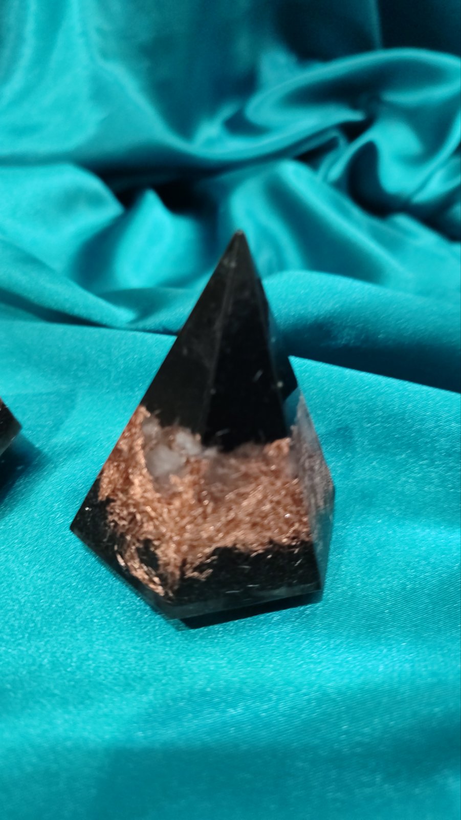 Snažna zaštita, šestougaona piramida 5x7cm sa većim procentom crnog turmalina - Image 3
