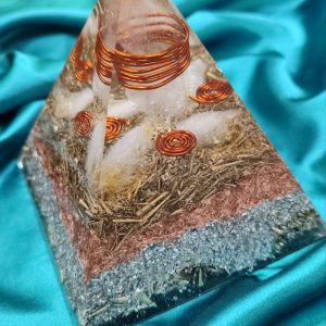 Svetlost obilja, piramida 10,5x10x5 cm sa citrinom