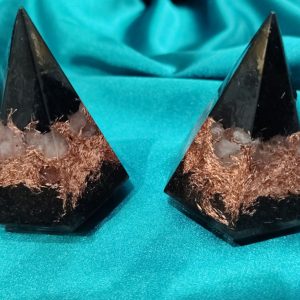 Snažna zaštita, šestougaona piramida 5x7cm sa većim procentom crnog turmalina