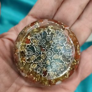Optimizam, životna energija. Orgonit sa mandalom i karneolom 5,5 x 2 cm