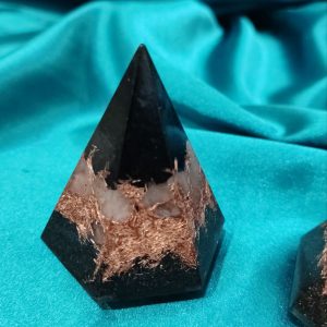 Snažna zaštita, šestougaona piramida 5x7cm sa većim procentom crnog turmalina