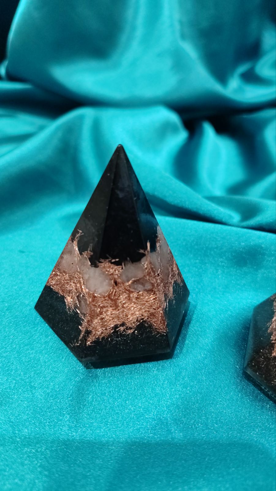 Snažna zaštita, šestougaona piramida 5x7cm sa većim procentom crnog turmalina - Image 2
