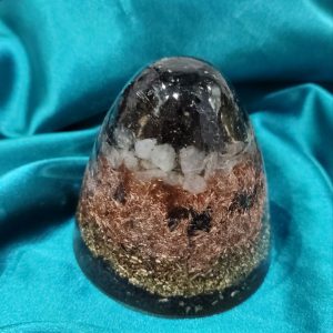 Vitalnost, hrabrost, zaštita. 1 kom. kupe sa većim procentom crnog turmalina i gorskog kristala 8×8 cm