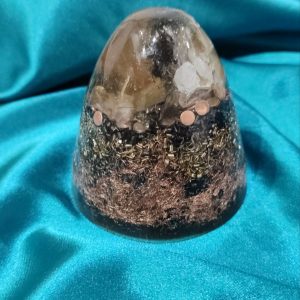 Zaštita i harmonizacija. Kupa sa šungitom i gorskim kristalom u vrhu 8×8 cm