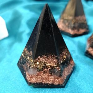 Snažna zaštita, šestougaona piramida 5x7cm sa većim procentom crnog turmalina