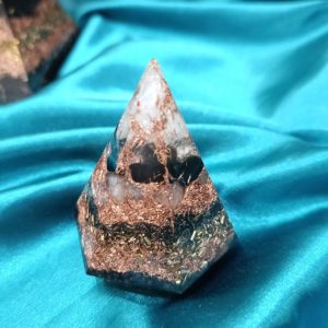 Snažna zaštita, šestougaona piramida 5x7cm sa većim procentom crnog turmalina