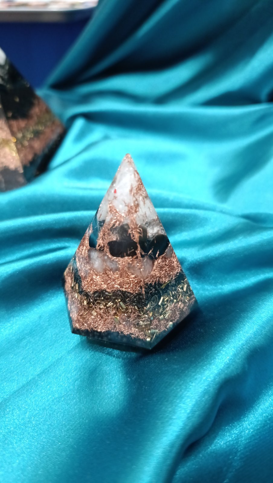 Snažna zaštita, šestougaona piramida 5x7cm sa većim procentom crnog turmalina
