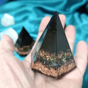 Snažna zaštita, šestougaona piramida 5x7cm sa većim procentom crnog turmalina