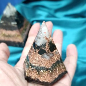 Snažna zaštita, šestougaona piramida 5x7cm sa većim procentom crnog turmalina