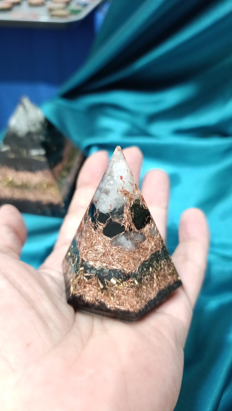 Snažna zaštita, šestougaona piramida 5x7cm sa većim procentom crnog turmalina - Image 2
