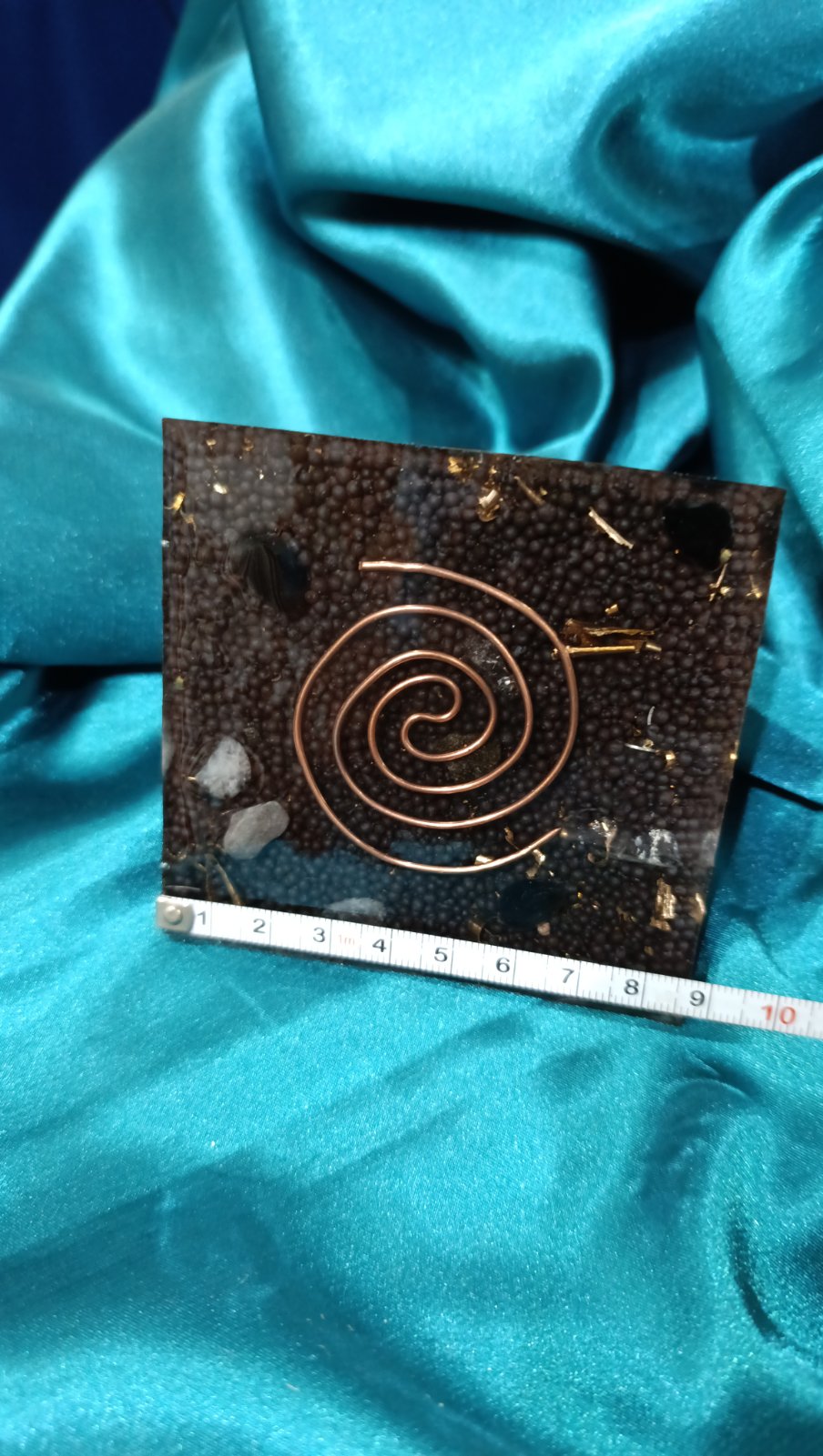 Pokreni energiju, otvori srce, izrazi se, kreni napred. Piramida 8x8 cm sa aventurinom i tirkizom - Image 3