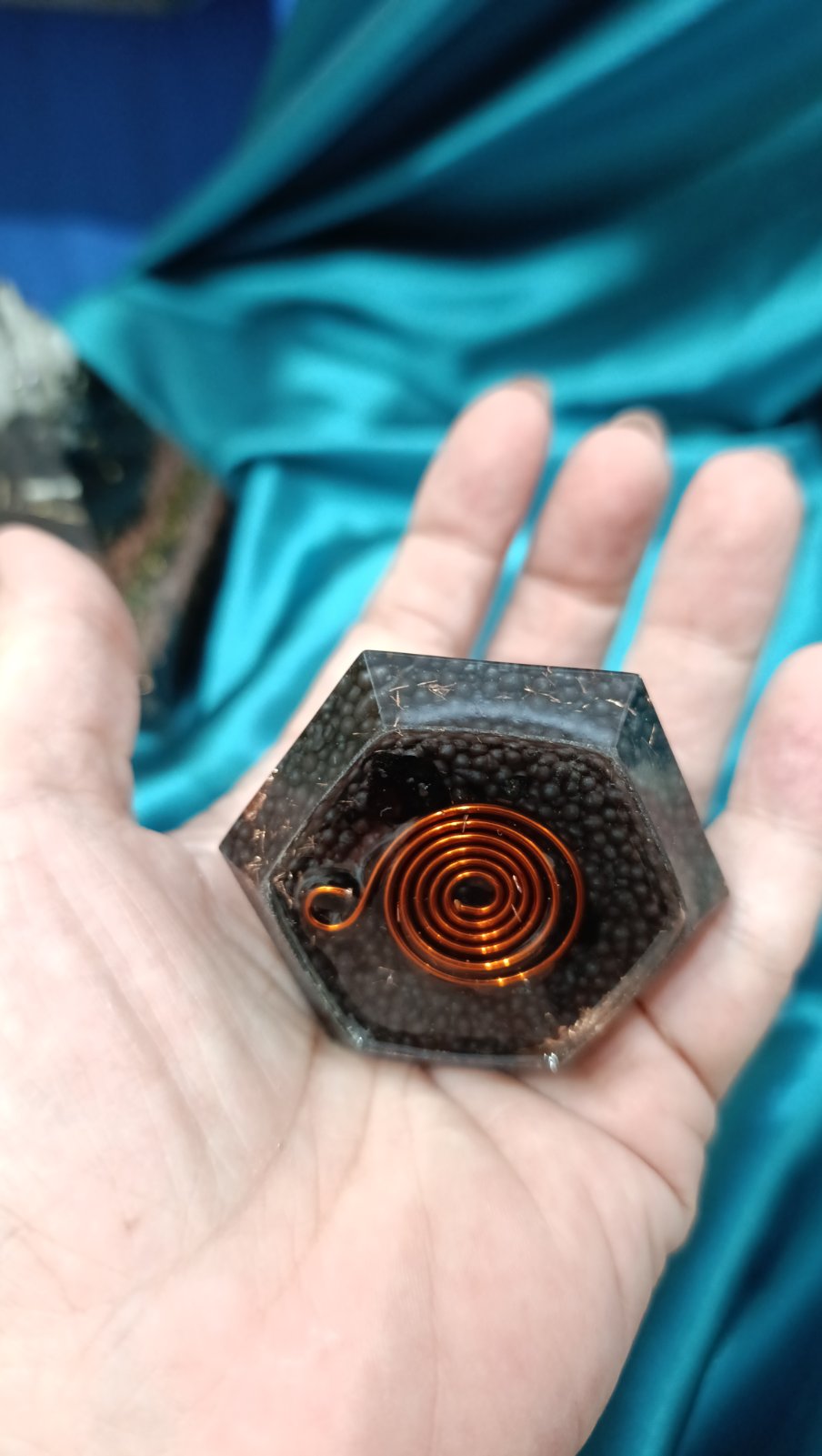 Snažna zaštita, šestougaona piramida 5x7cm sa većim procentom crnog turmalina - Image 3