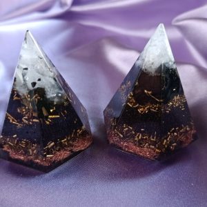 Snažna zaštita, šestougaona piramida 5x7cm sa većim procentom crnog turmalina