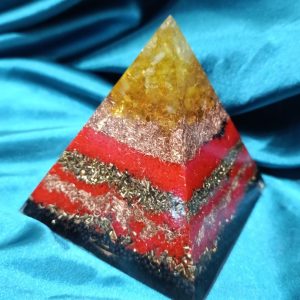 Obilje, prosperitet i poslovne prilike. Piramida sa citrinom u vrhu 9×9 cm