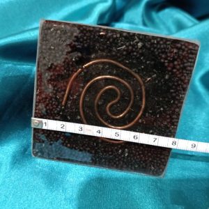 Zaštita, kreativnost i balans. Piramida 7,5×7,5 cm sa većim procentom crnog turmalina