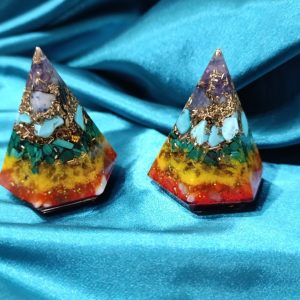 Aktivacija 7 čakri, šestougaona piramida sa kristalima 5×7 cm