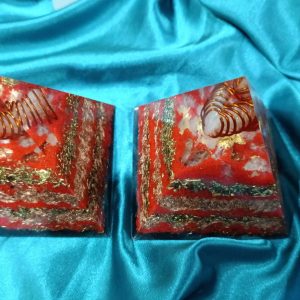 Obilje, prosperitet i poslovne prilike. 1 kom. piramide sa citrinom u vrhu 9×9 cm