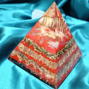 Obilje, prosperitet i poslovne prilike. 1 kom. piramide sa citrinom u vrhu 9x9 cm